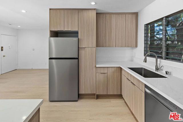 1152 N Poinsettia Place 5, West Hollywood, CA 90046