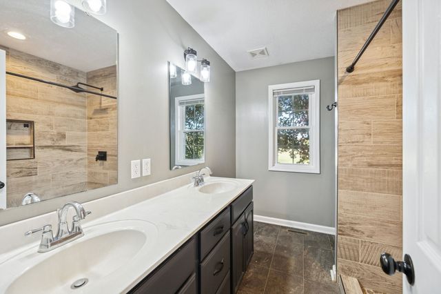 1458 Pleasant Hill Rd, Lynchburg, TN 37352