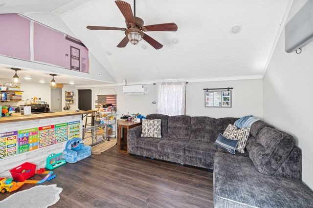 1458 Pleasant Hill Rd, Lynchburg, TN 37352