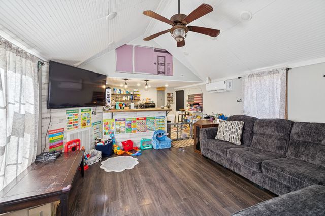 1458 Pleasant Hill Rd, Lynchburg, TN 37352