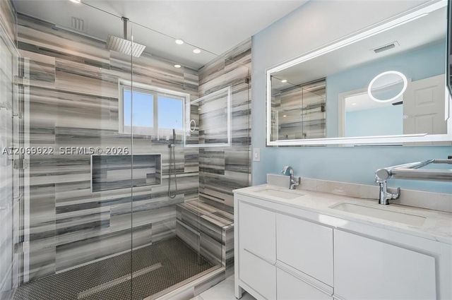 1580 NE 34th St, Oakland Park, FL 33334