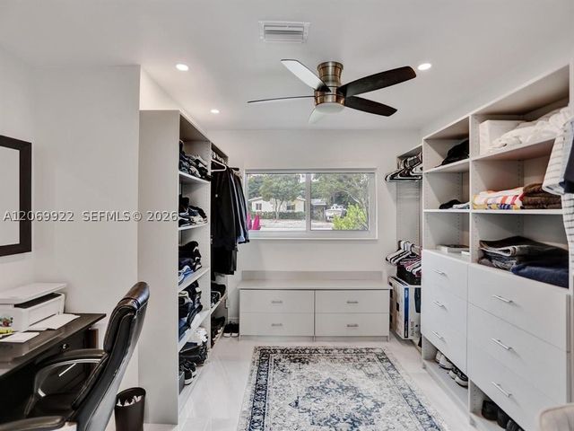 1580 NE 34th St, Oakland Park, FL 33334