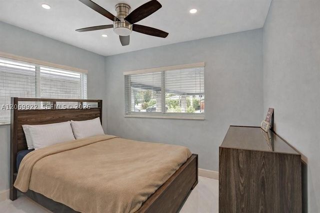 1580 NE 34th St, Oakland Park, FL 33334