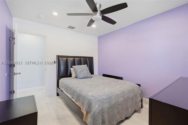 1580 NE 34th St, Oakland Park, FL 33334