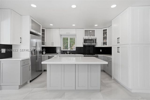1580 NE 34th St, Oakland Park, FL 33334