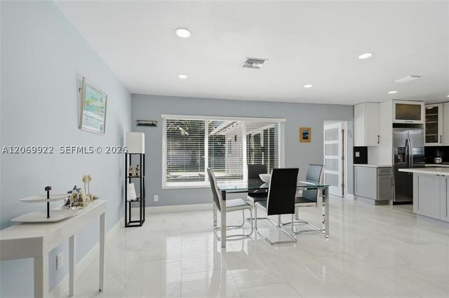 1580 NE 34th St, Oakland Park, FL 33334
