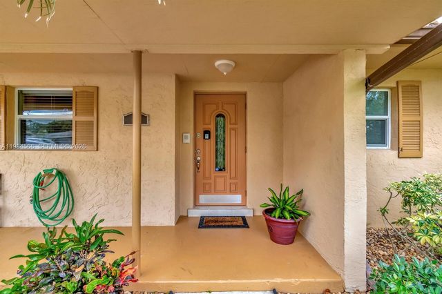 11 Forest Hills Lane, Boca Raton, FL 33431