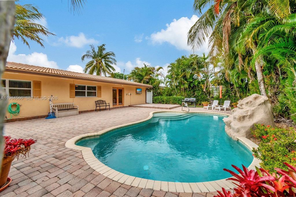 11 Forest Hills Lane, Boca Raton, FL 33431