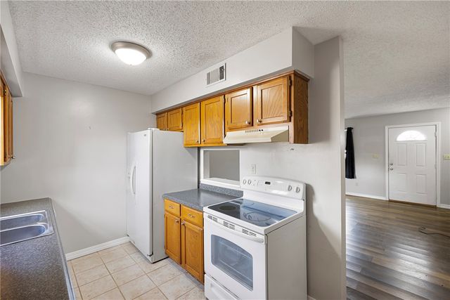 1421 N Nashville Avenue, Russellville, AR 72801