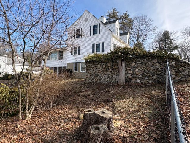 226 North Street, Manchester, NH 03104