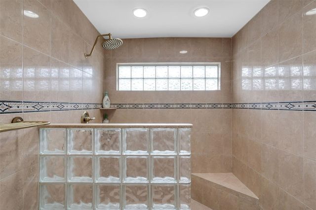 8650 NW 46th Ct, Lauderhill, FL 33351