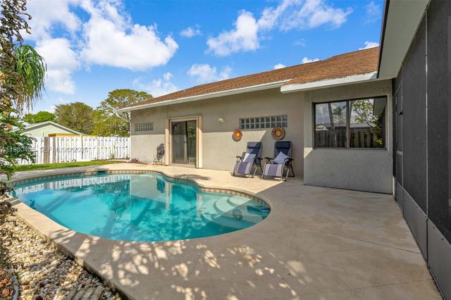 8650 NW 46th Ct, Lauderhill, FL 33351