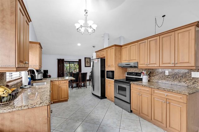 8650 NW 46th Ct, Lauderhill, FL 33351