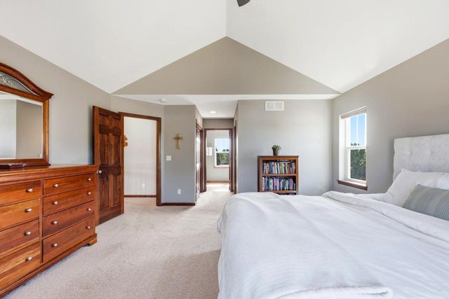 8224 S Shadwell CIRCLE, Franklin, WI 53132