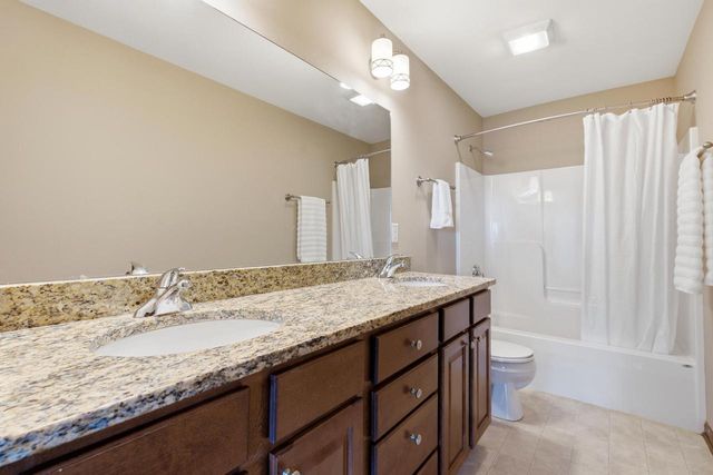 8224 S Shadwell CIRCLE, Franklin, WI 53132