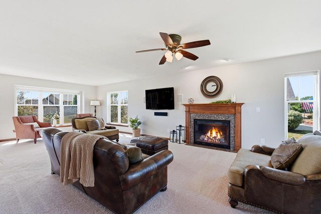 8224 S Shadwell CIRCLE, Franklin, WI 53132