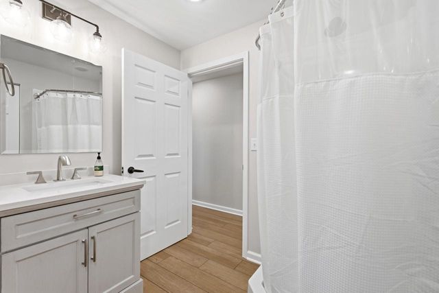8224 S Shadwell CIRCLE, Franklin, WI 53132