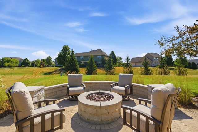 8224 S Shadwell CIRCLE, Franklin, WI 53132