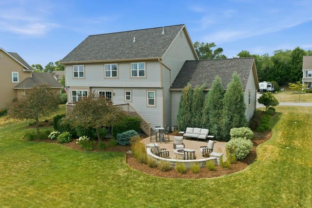 8224 S Shadwell CIRCLE, Franklin, WI 53132