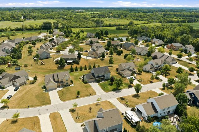 8224 S Shadwell CIRCLE, Franklin, WI 53132
