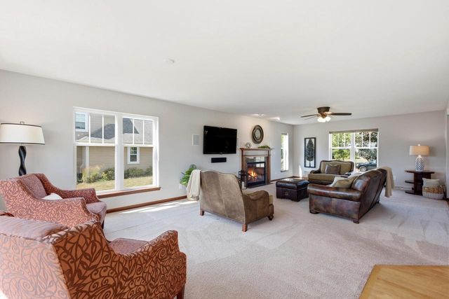 8224 S Shadwell CIRCLE, Franklin, WI 53132