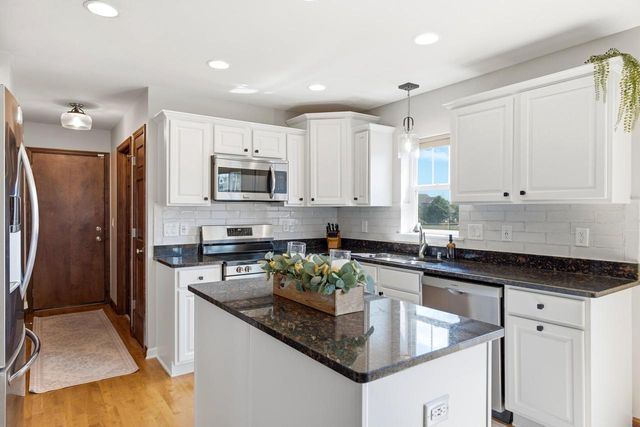 8224 S Shadwell CIRCLE, Franklin, WI 53132