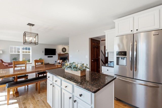 8224 S Shadwell CIRCLE, Franklin, WI 53132
