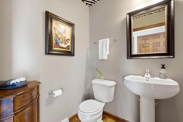 8224 S Shadwell CIRCLE, Franklin, WI 53132