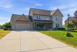 8224 S Shadwell CIRCLE, Franklin, WI 53132
