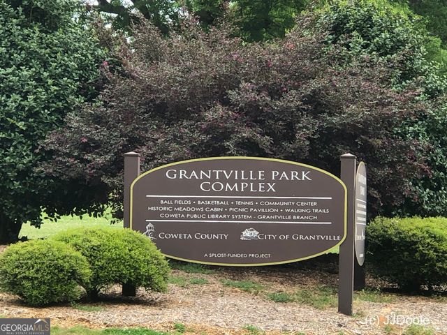 21 Smith Street, Grantville, GA 30220