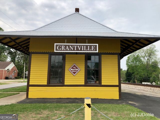 21 Smith Street, Grantville, GA 30220