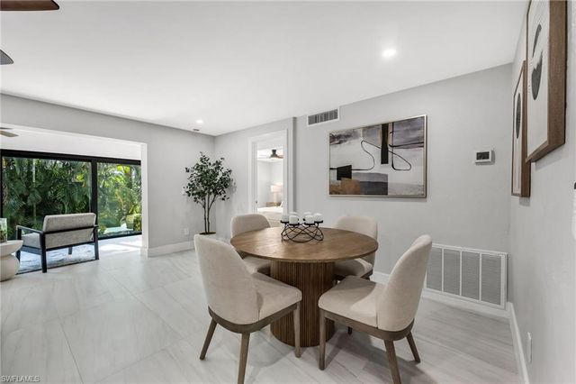 990 8th ST S 1C, Naples, FL 34102