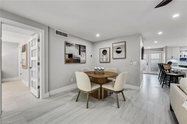 990 8th ST S 1C, Naples, FL 34102