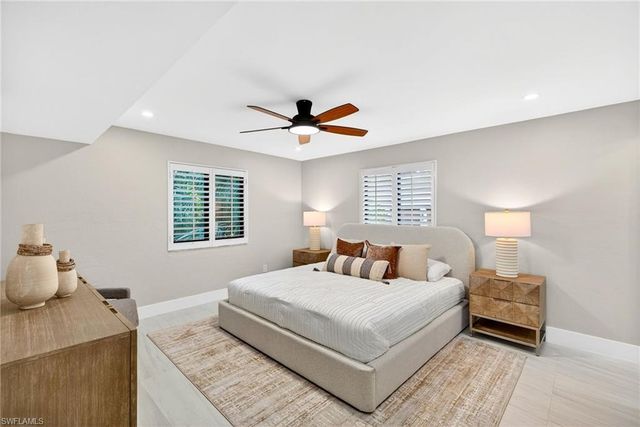 990 8th ST S 1C, Naples, FL 34102