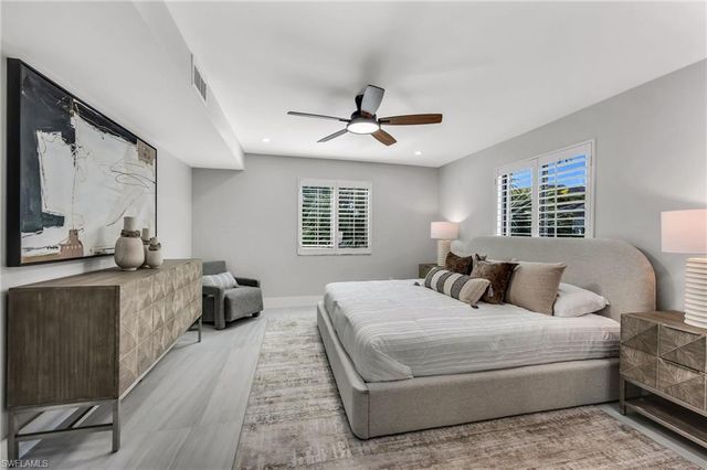 990 8th ST S 1C, Naples, FL 34102