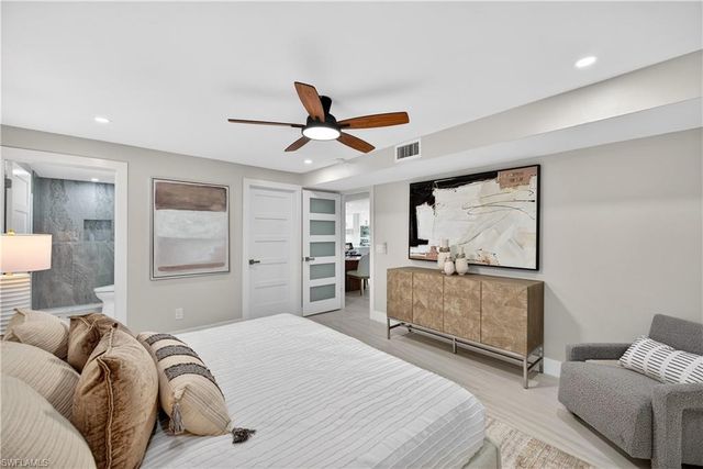 990 8th ST S 1C, Naples, FL 34102