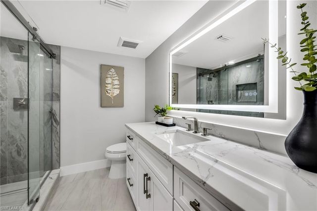 990 8th ST S 1C, Naples, FL 34102