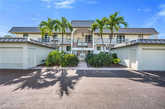 990 8th ST S 1C, Naples, FL 34102