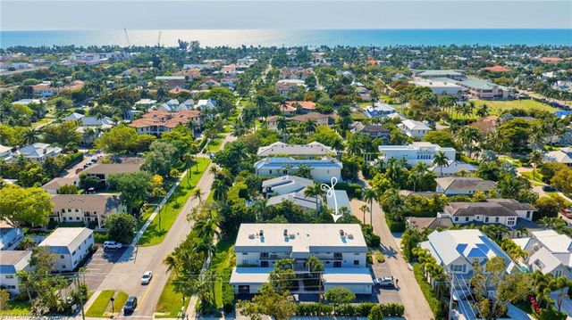 990 8th ST S 1C, Naples, FL 34102