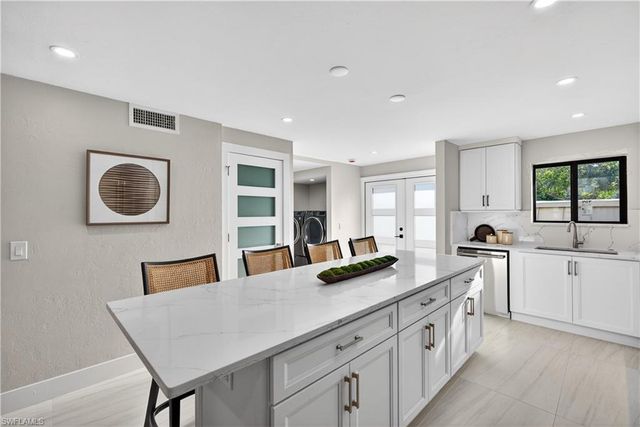 990 8th ST S 1C, Naples, FL 34102