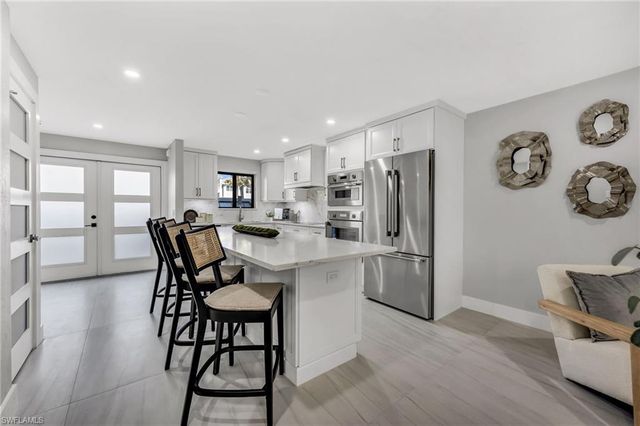 990 8th ST S 1C, Naples, FL 34102