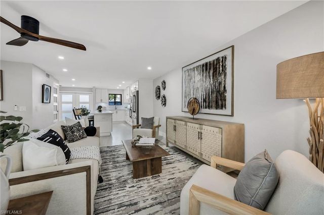 990 8th ST S 1C, Naples, FL 34102