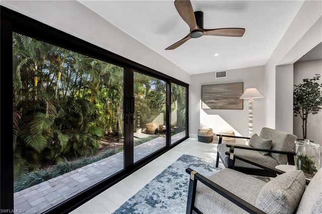 990 8th ST S 1C, Naples, FL 34102