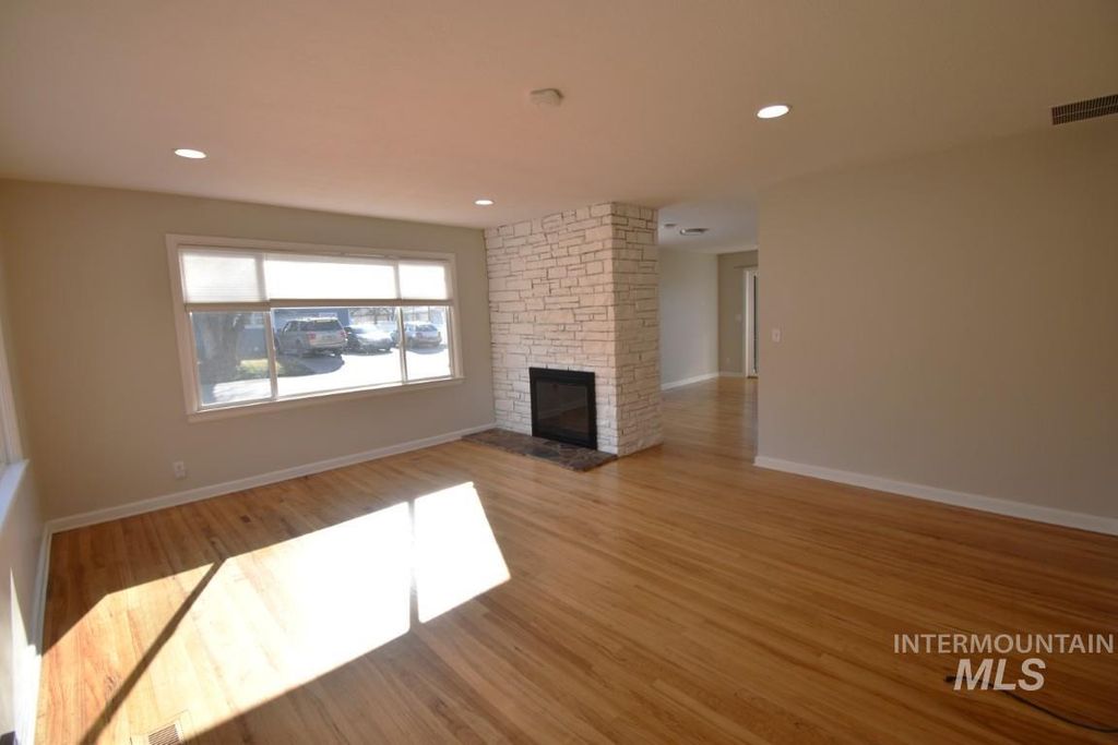 1327 S Leadville Ave, Boise, ID 83706 photo 4