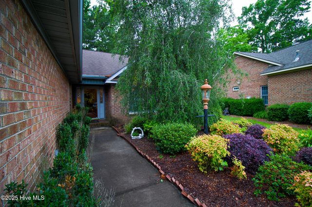 2616 Brookridge Circle, Greenville, NC 27858