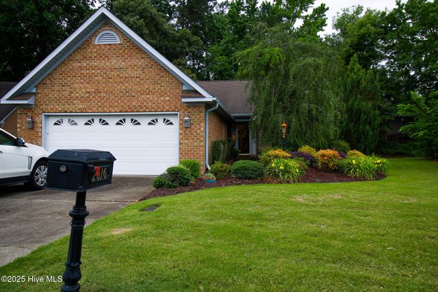 2616 Brookridge Circle, Greenville, NC 27858