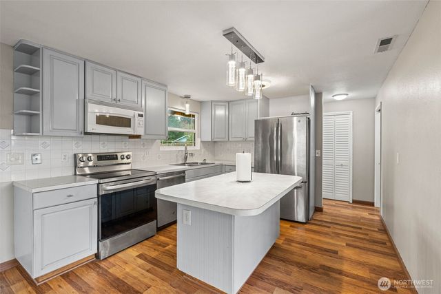 1209 Dundee Drive, Cosmopolis, WA 98537