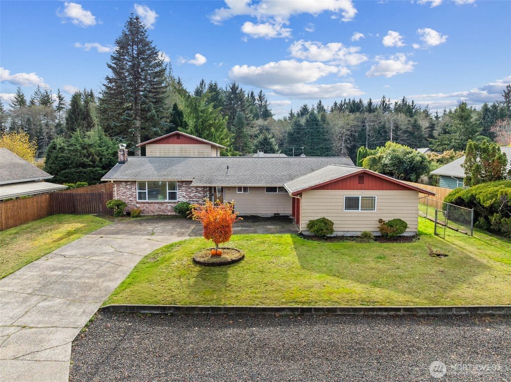 1209 Dundee Drive, Cosmopolis, WA 98537