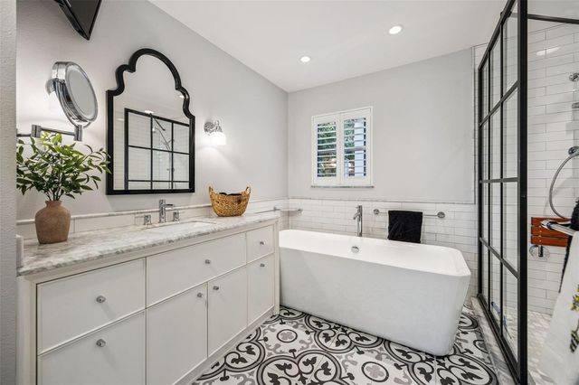 913 LA SALLE AVENUE, Orlando, FL 32803