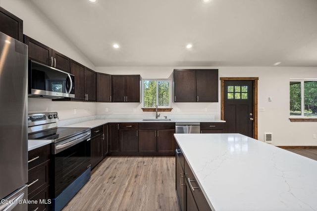 55 Flattery LN, Blanchard, ID 83804